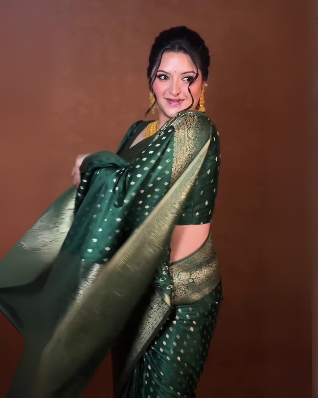 Vaidehi - Green Banarasi Silk Saree with Golden Zari Butta & Rich Pallu