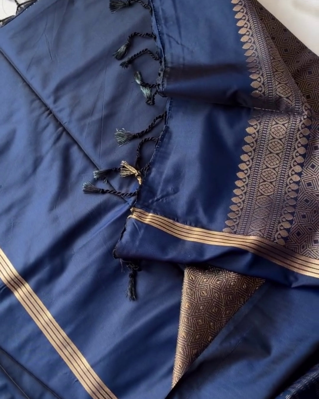 Vamikaa - Emerald Nevy Blue Banarasi Silk Saree