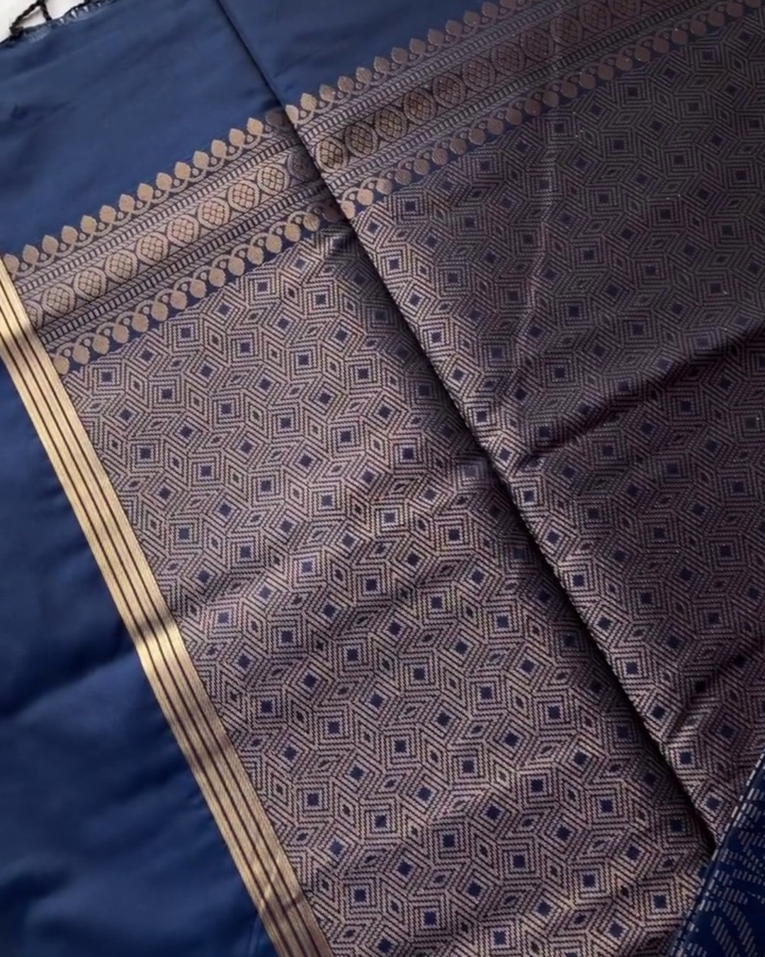 Vamikaa - Emerald Nevy Blue Banarasi Silk Saree