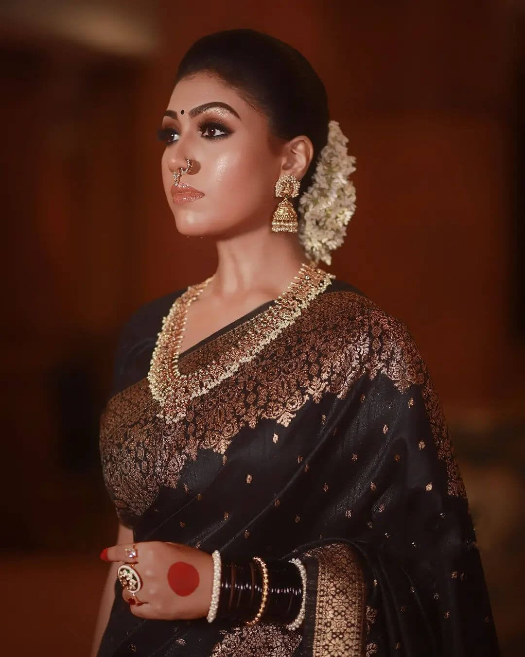 Shivi – Black Banarasi Silk Saree with Jacquard Zari Border