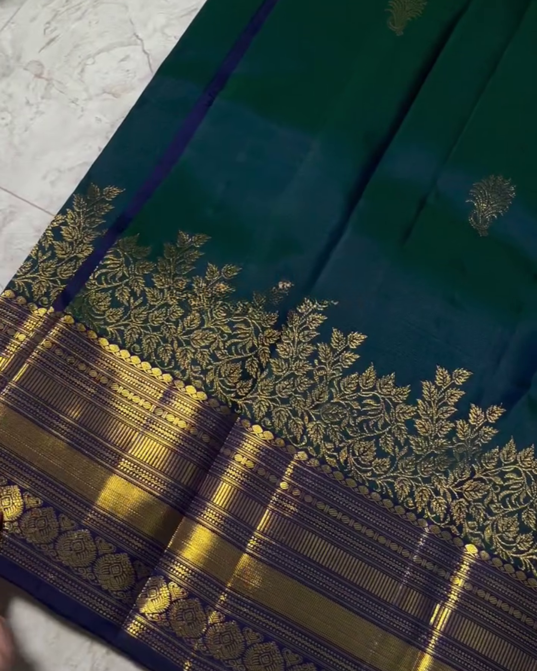 Sharvitha – Green and Navy Kanyaaram Silk Saree with Heavy Golden Zari Border and Floral Pallu