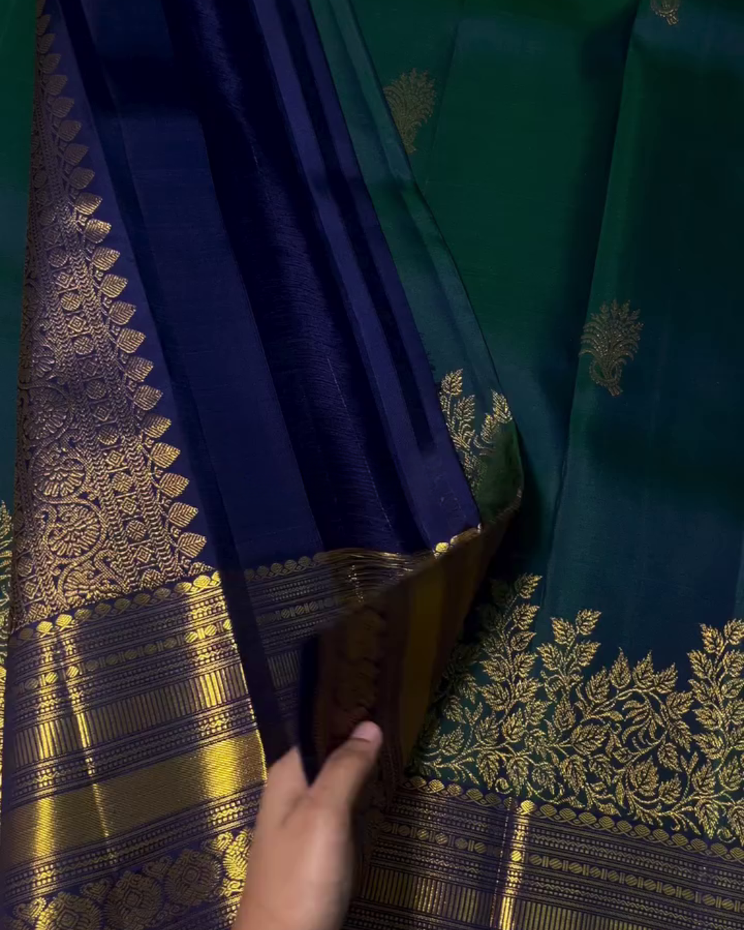 Sharvitha – Green and Navy Kanyaaram Silk Saree with Heavy Golden Zari Border and Floral Pallu
