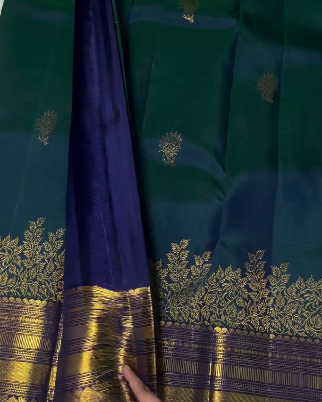 Sharvitha – Green and Navy Kanyaaram Silk Saree with Heavy Golden Zari Border and Floral Pallu