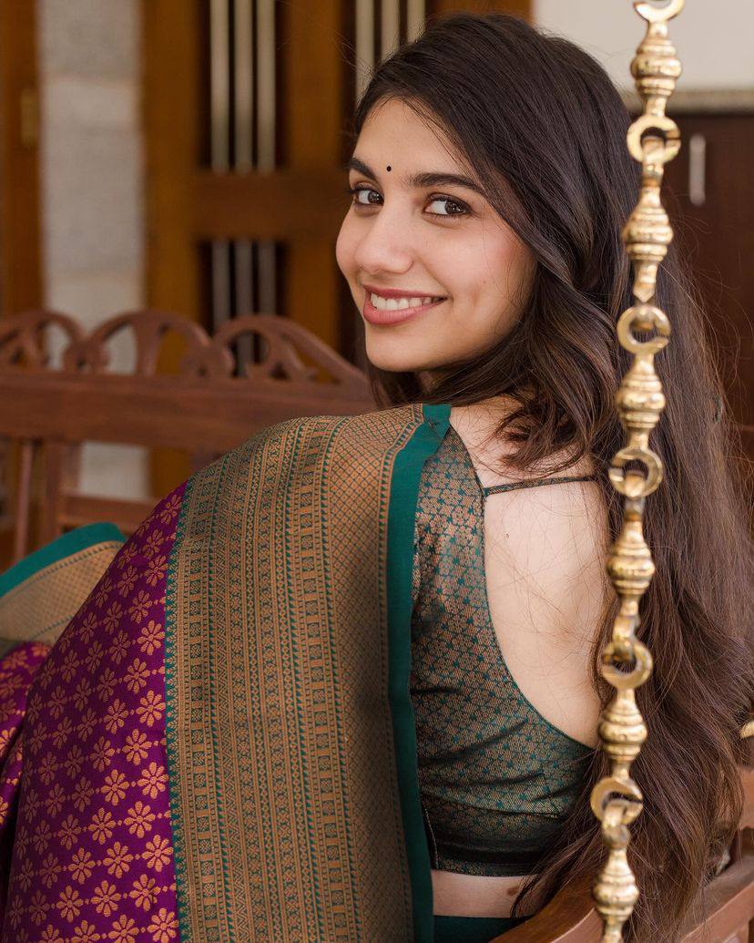 Knyaa's Wine Gadget Banarasi SIlk Saree With Nouveau Attached Blouse