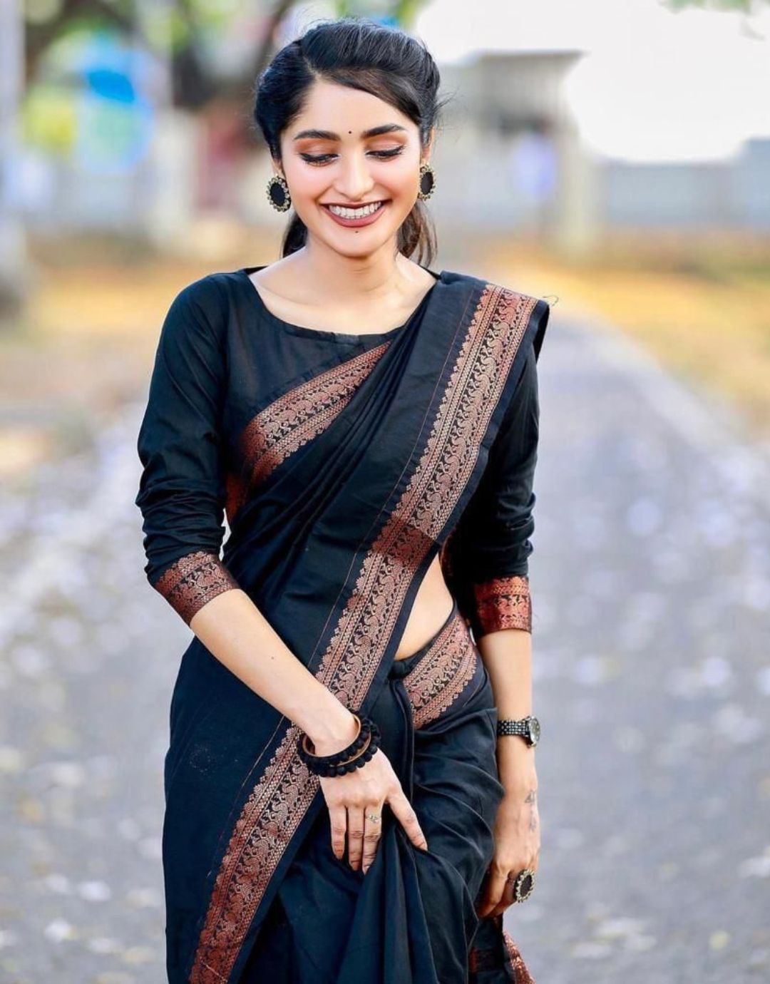 Black traditional saree hotsell