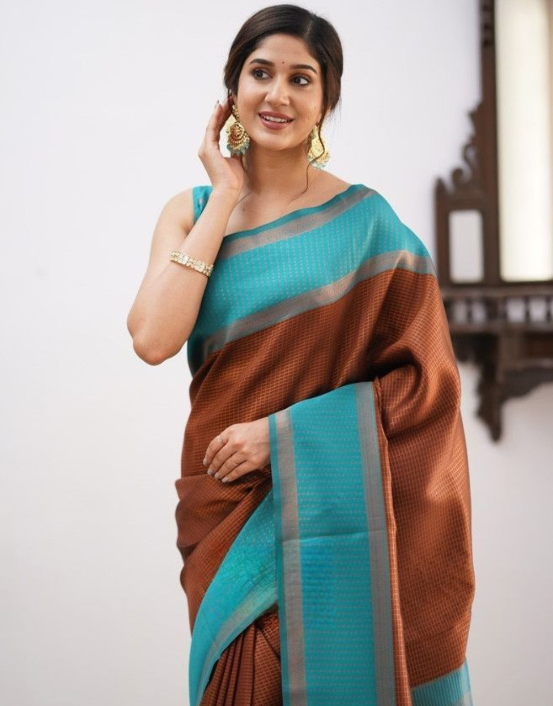 Nishu Brown Kanchipuram Silk Saree With Attached Blouse