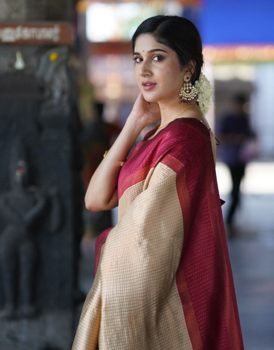 Nishu Beige Kanchipuram Silk Saree With Attached Blouse