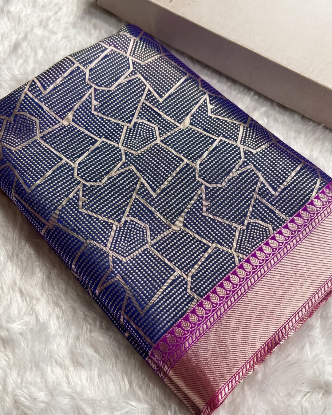 Jiya - Premium Contrast Jacquard Silk Blend Saree
