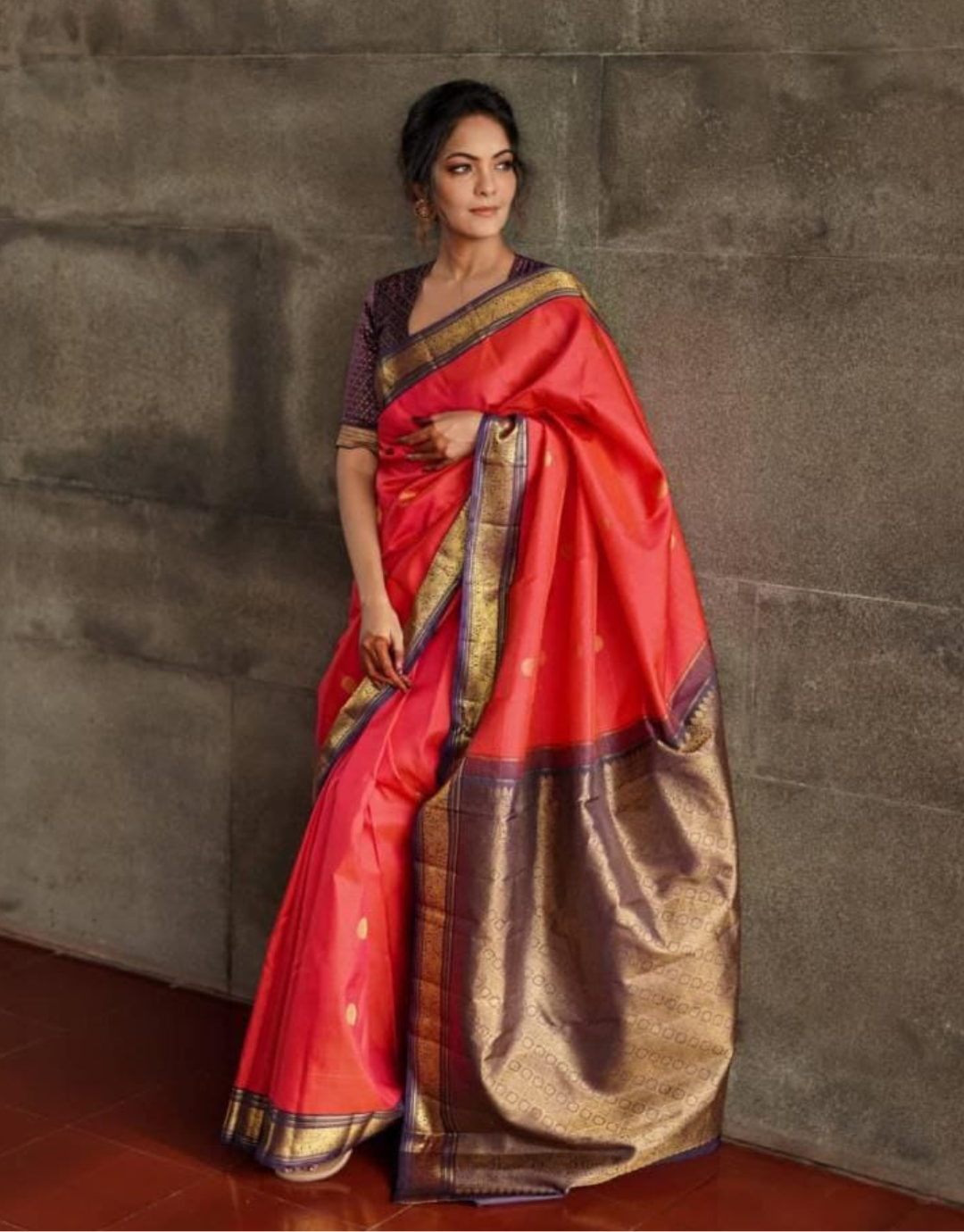 Vaishnavi Red Banarasi saree