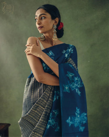 Elegant Navy Blue Kanchipuram Silk Saree with Intricate Floral Motifs