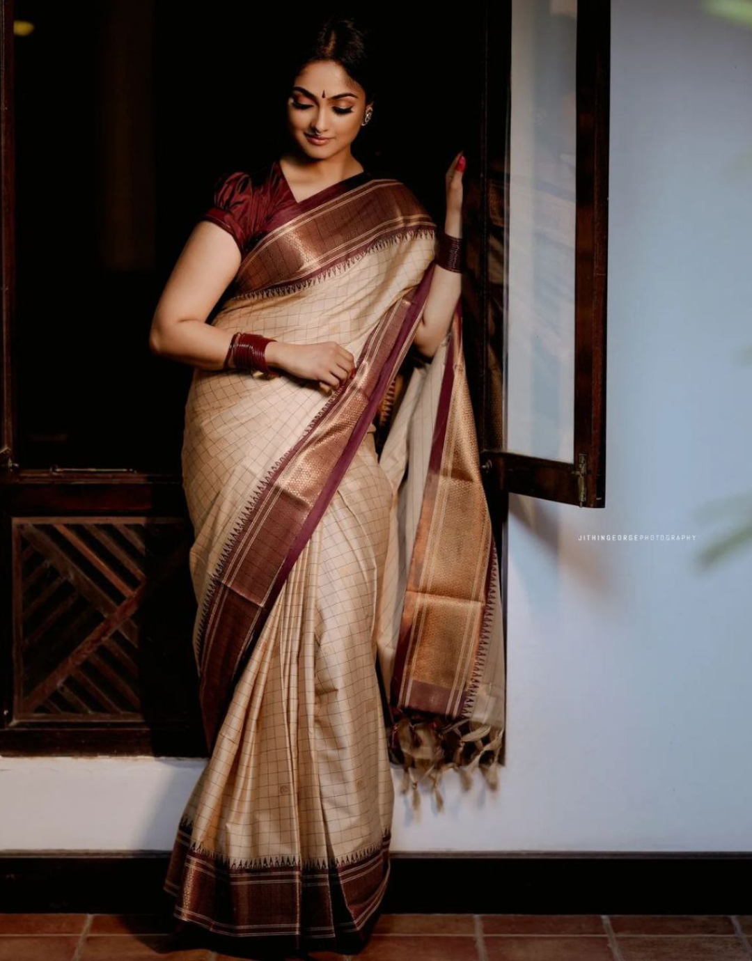 Priyanshi Off White Banarasi saree