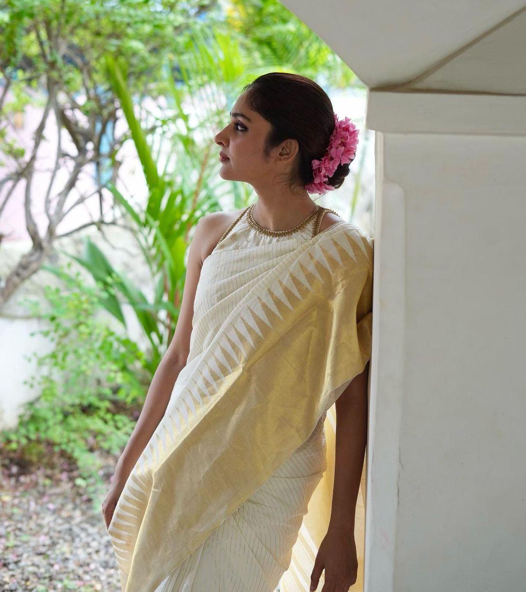 ELA OffWhite Soft Silk Saree