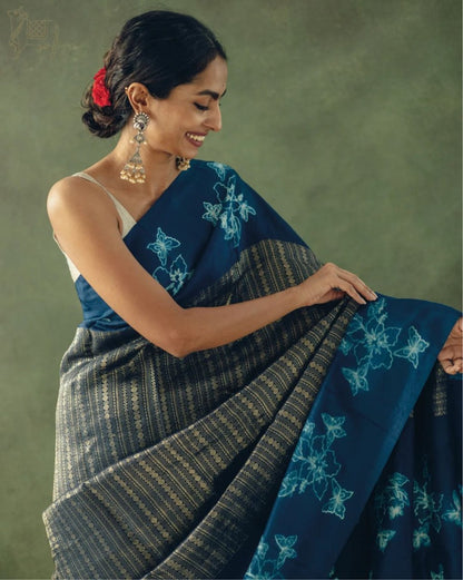 Elegant Navy Blue Kanchipuram Silk Saree with Intricate Floral Motifs