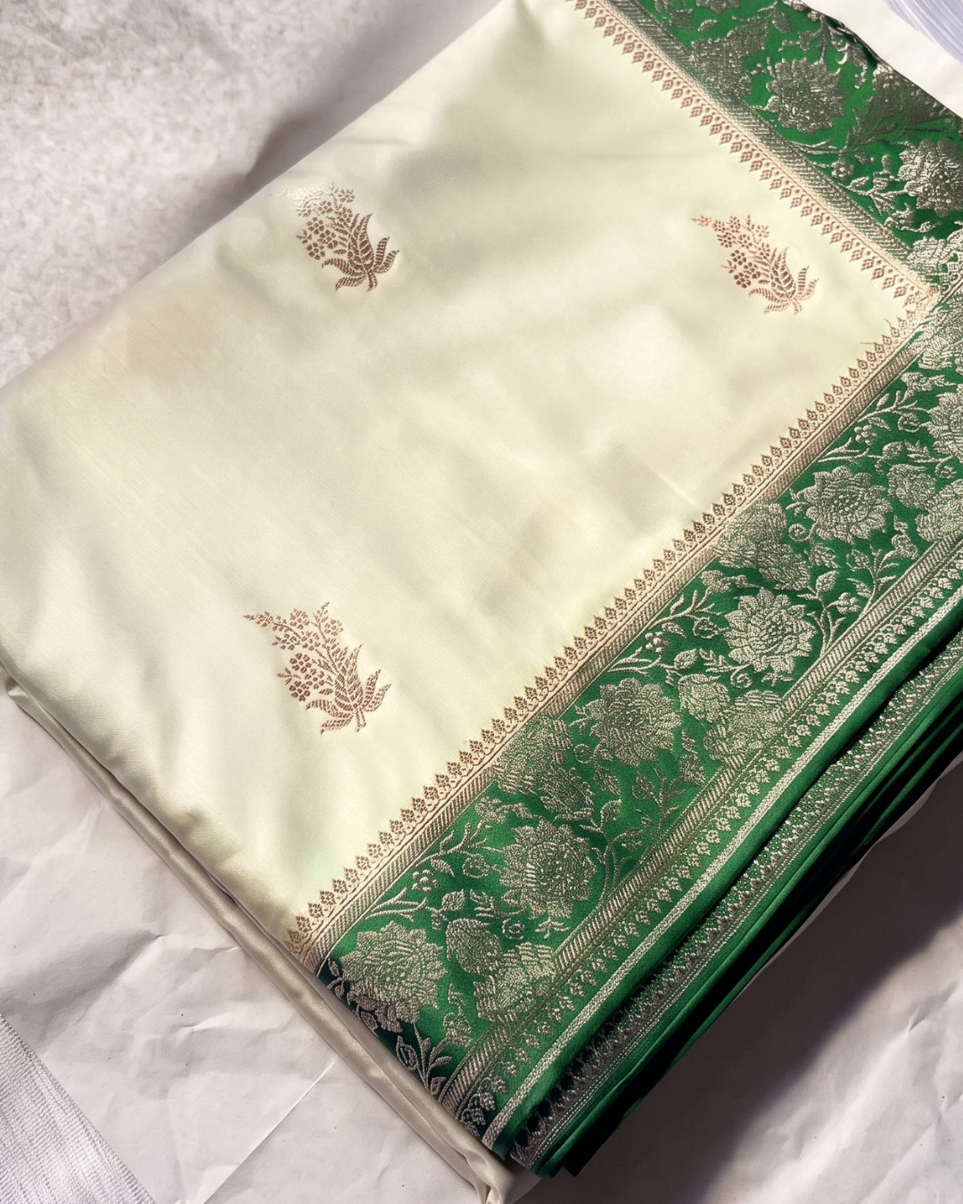 Zakhi - Emerald Green Ivory Floral Zari Saree
