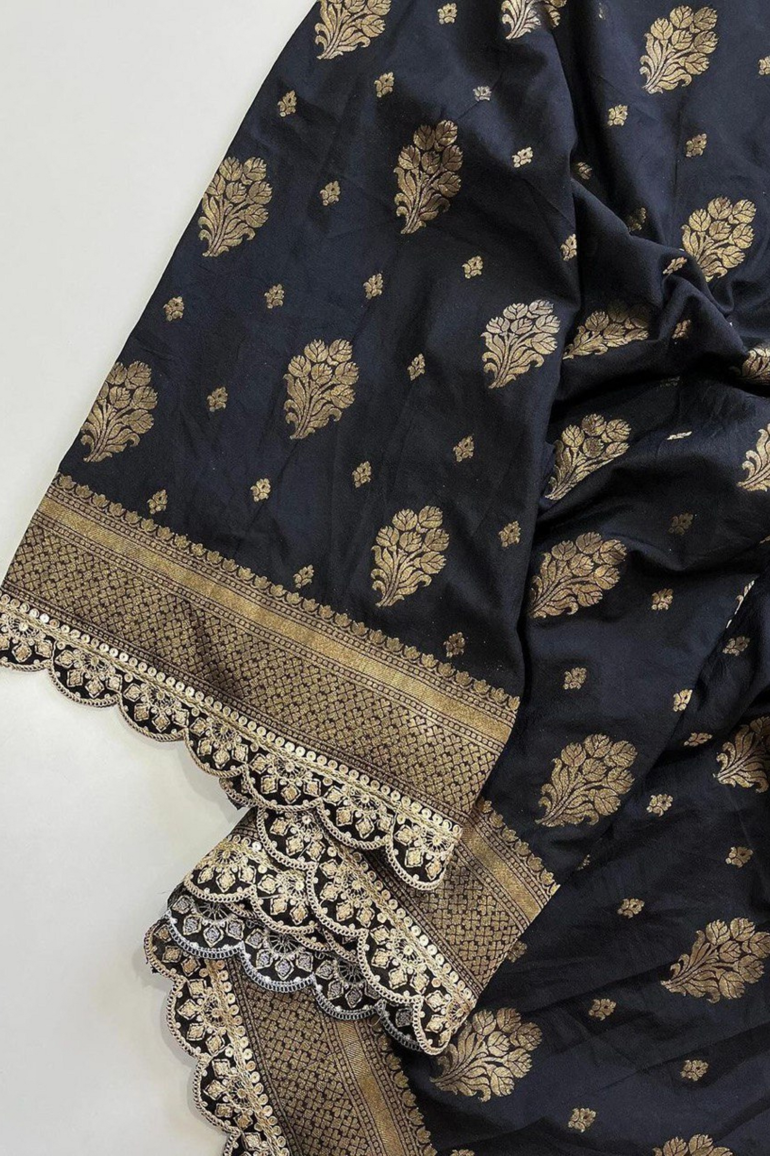 Midnight Elegeanc - Zari Woven Saree