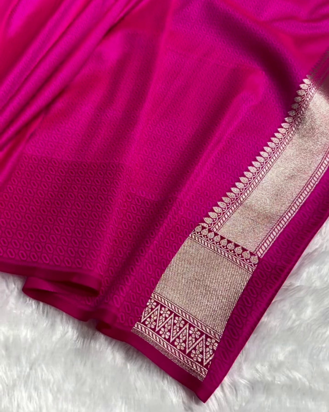 Jiya - Premium Contrast Jacquard Silk Blend Saree