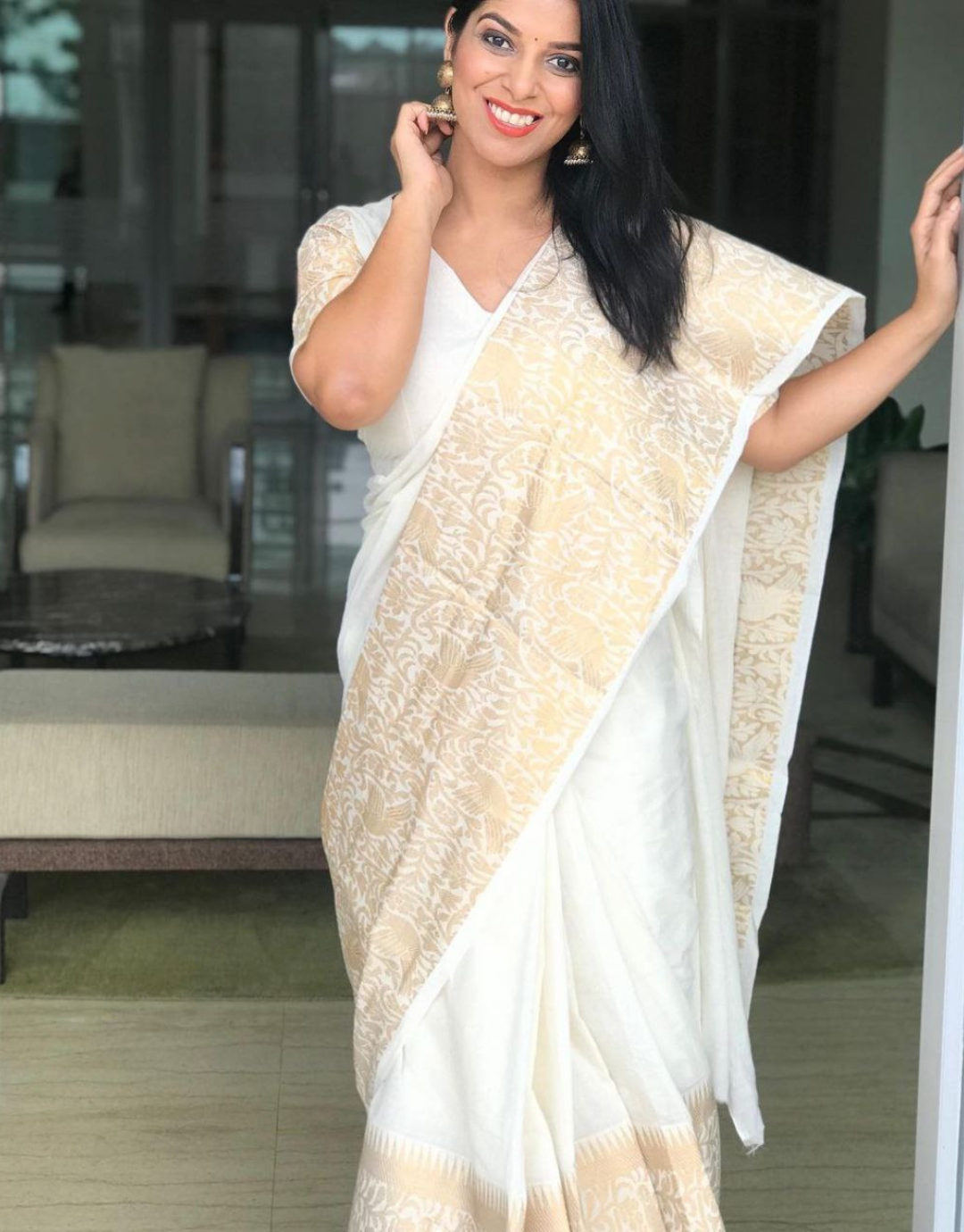 Zoya White Soft Banarasi Silk Saree With Attractive Blouse