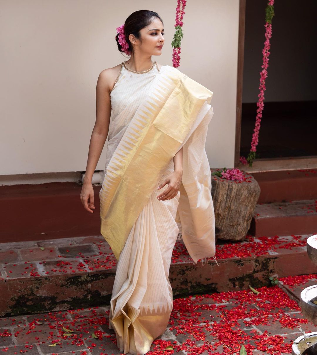 ELA OffWhite Soft Silk Saree