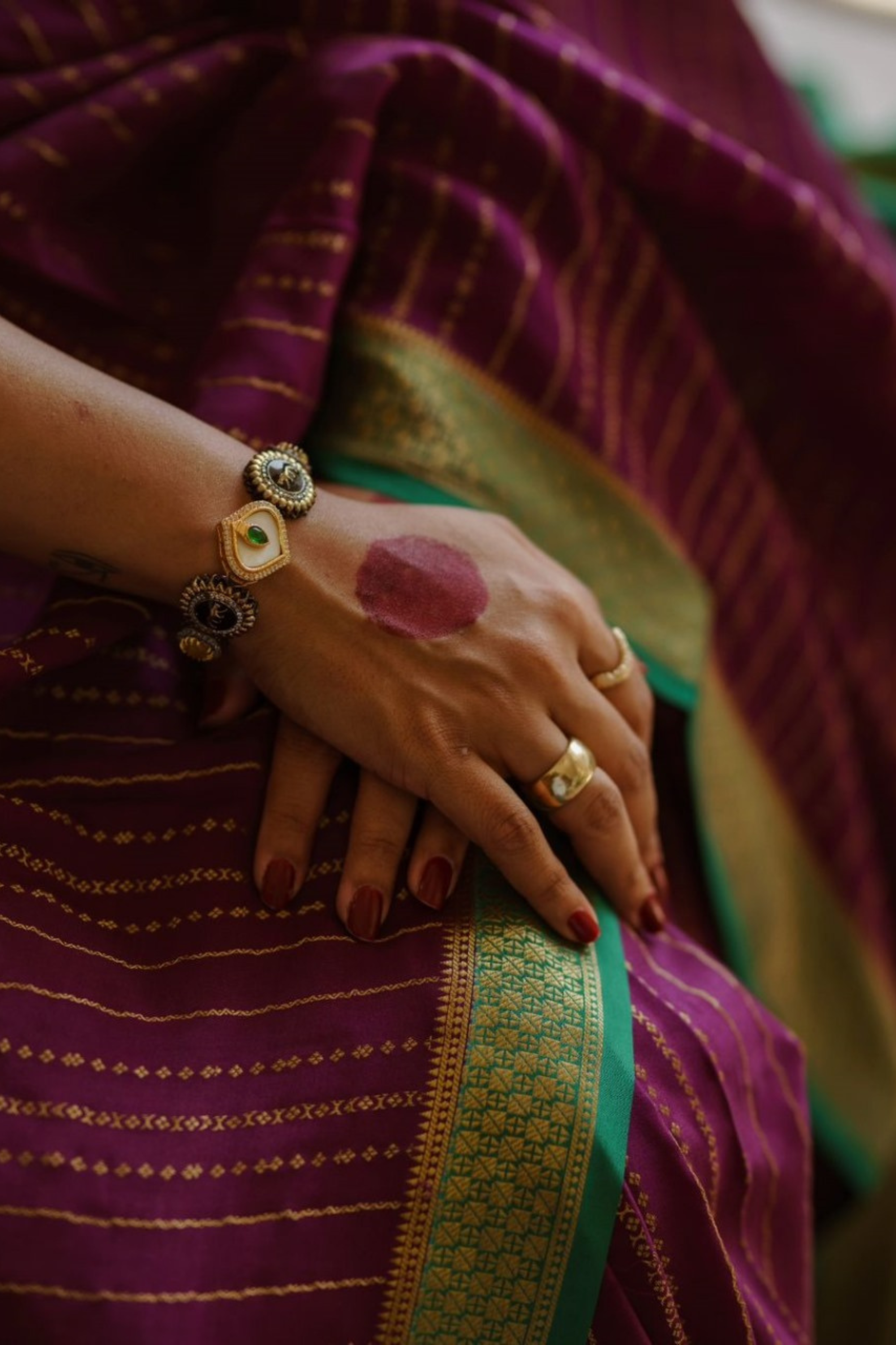 Amethyst Shine - Handwoven Silk Saree