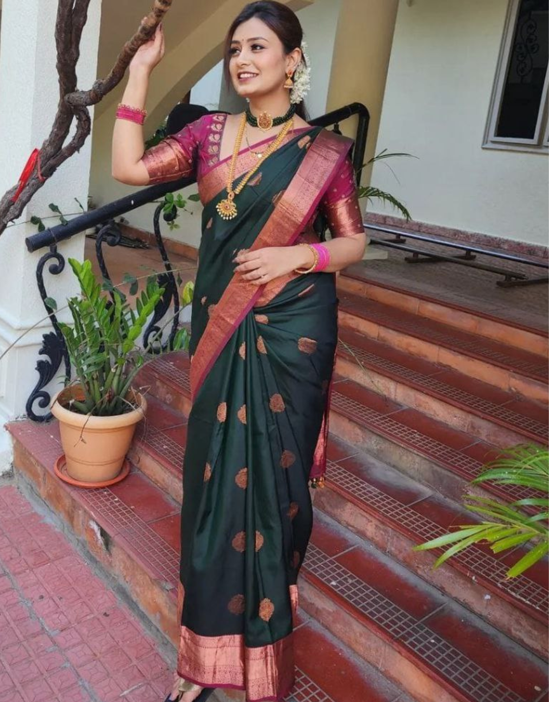 Anjali Dark Green Kanchipuram Silk Saree With Attractive Blouse