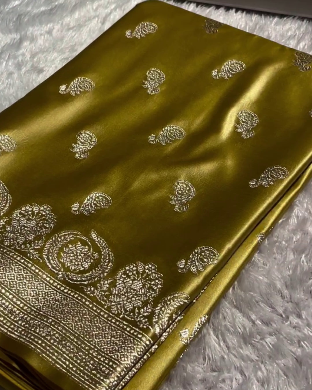 Sima - Olive Green Silver Paisley Zari Border Saree