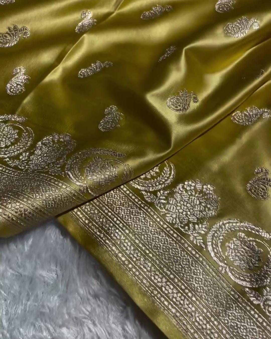 Sima - Olive Green Silver Paisley Zari Border Saree