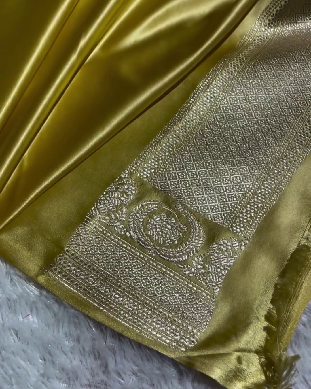 Sima - Olive Green Silver Paisley Zari Border Saree