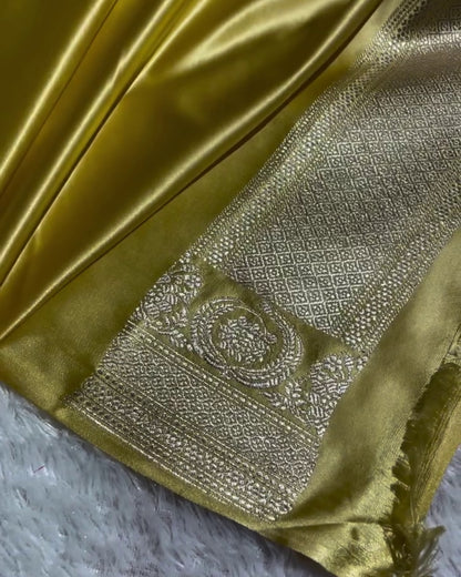 Sima - Olive Green Silver Paisley Zari Border Saree