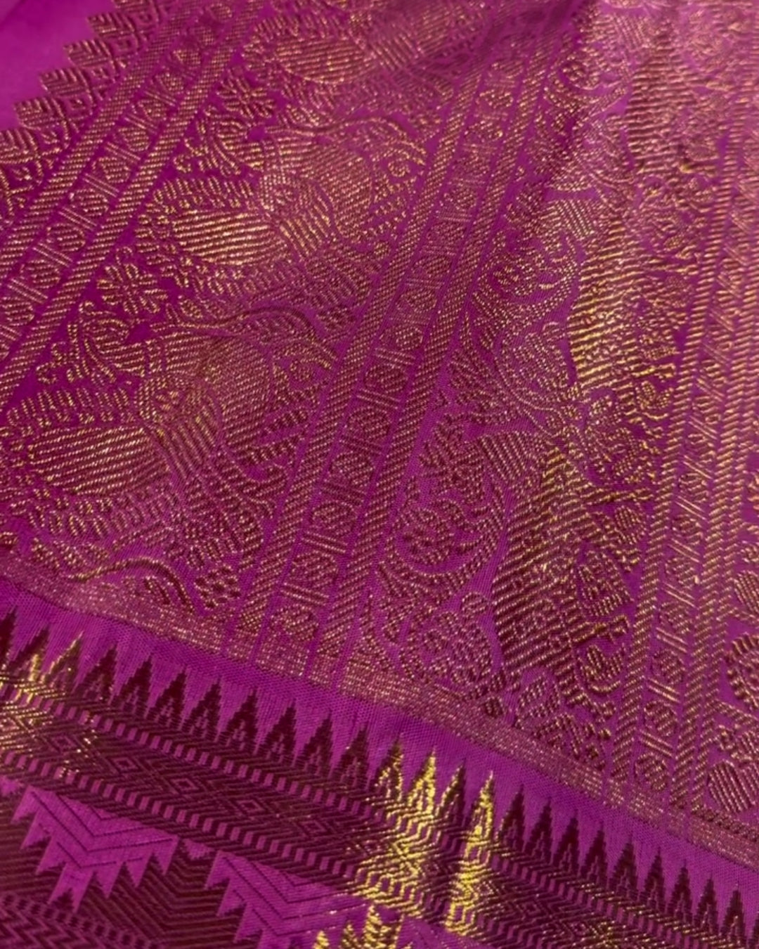 Rubi - Elegant Lotus Butta Silk Blend Saree