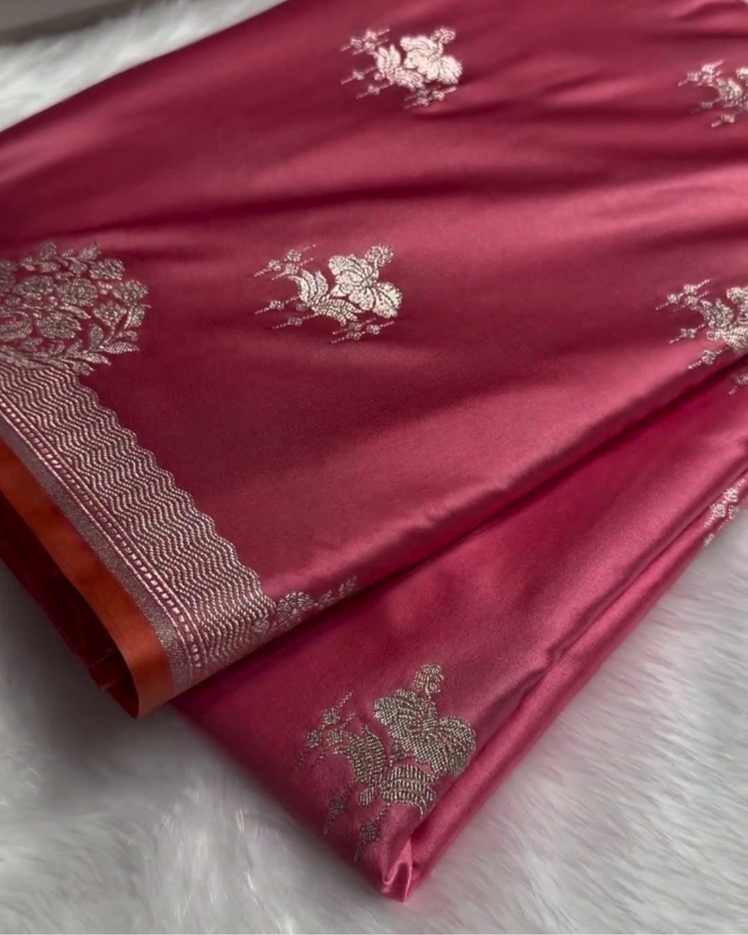 Kashvika - Elegant Floral Zari Weave Saree