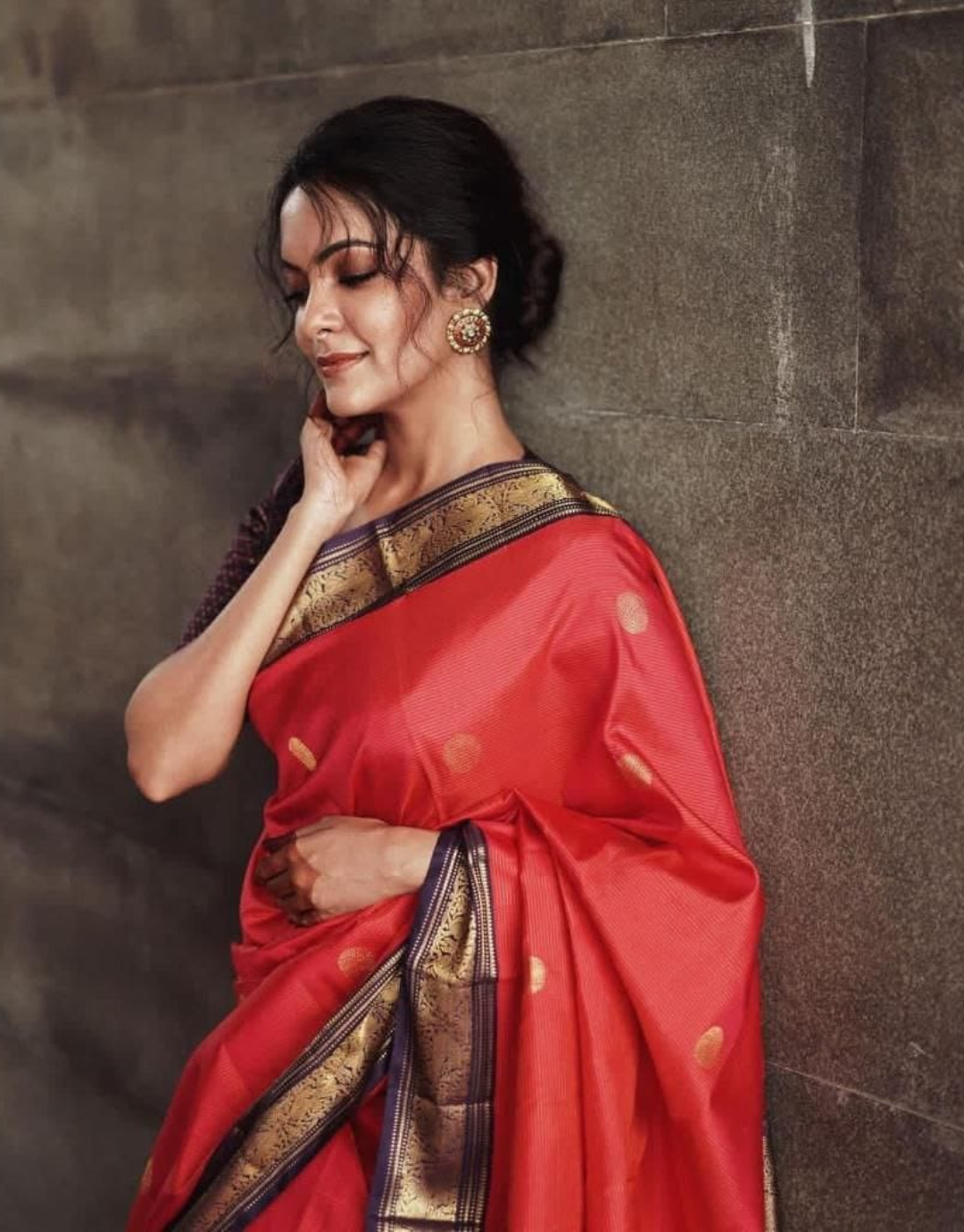 Vaishnavi Red Banarasi saree