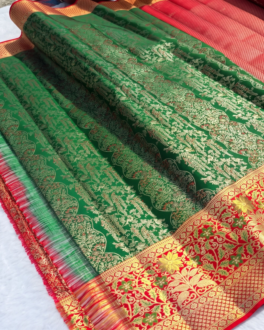 Frida -Emerald Green Banarasi Silk Saree Elegance