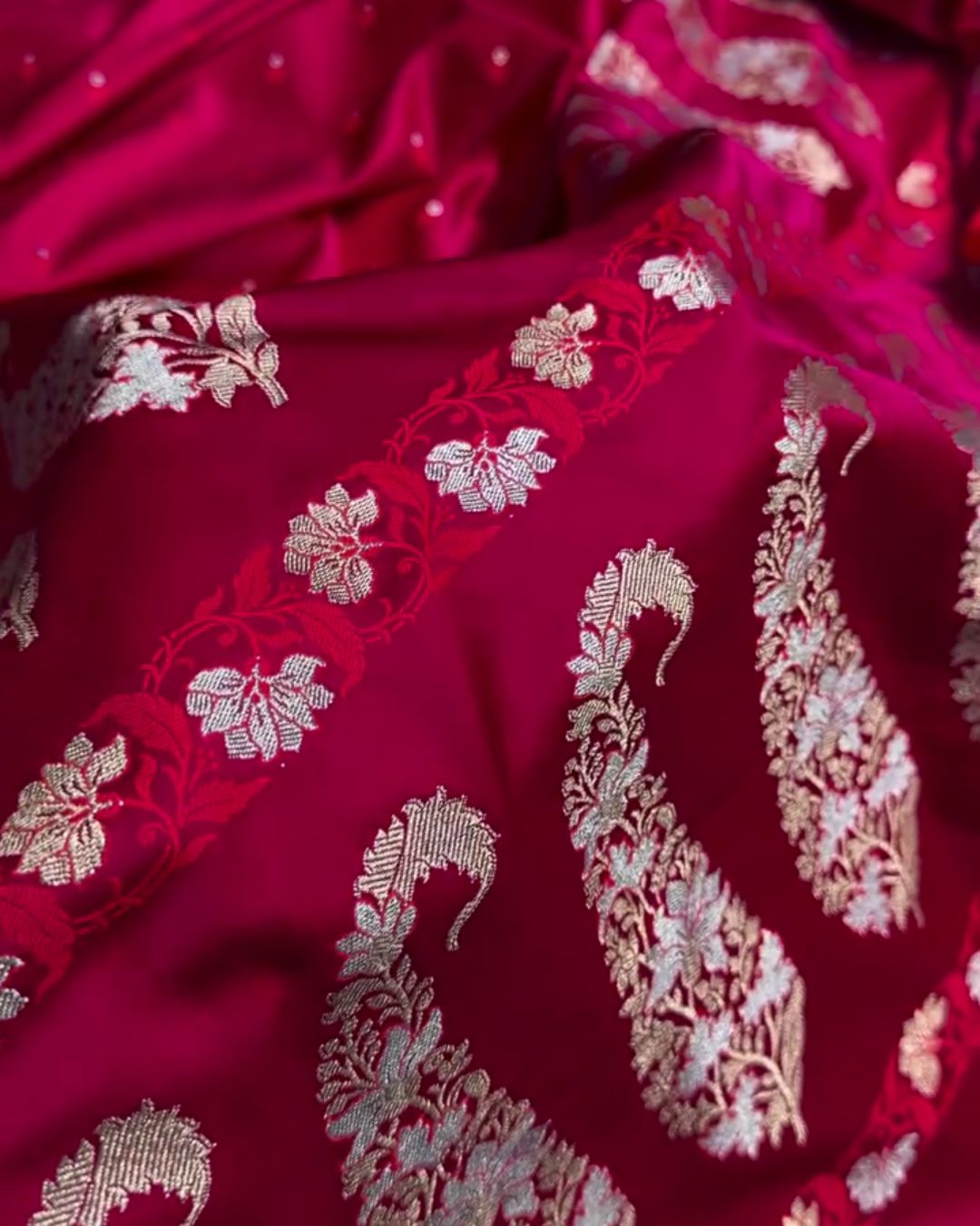 Hansika - Rani Pink Silk Saree with Woven Booti Work