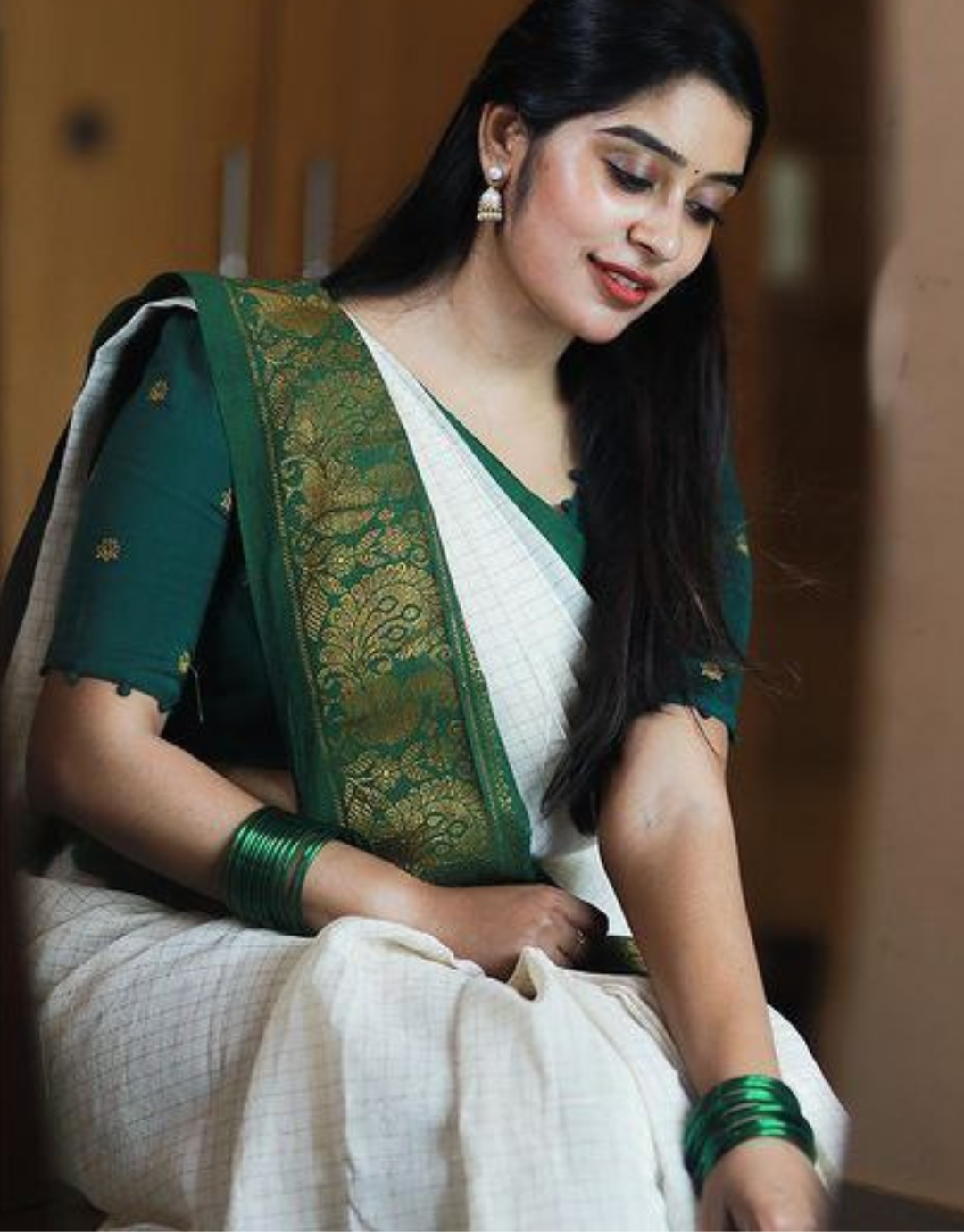 Richa White Kanchipuram Silk Saree With Attractive Blouse