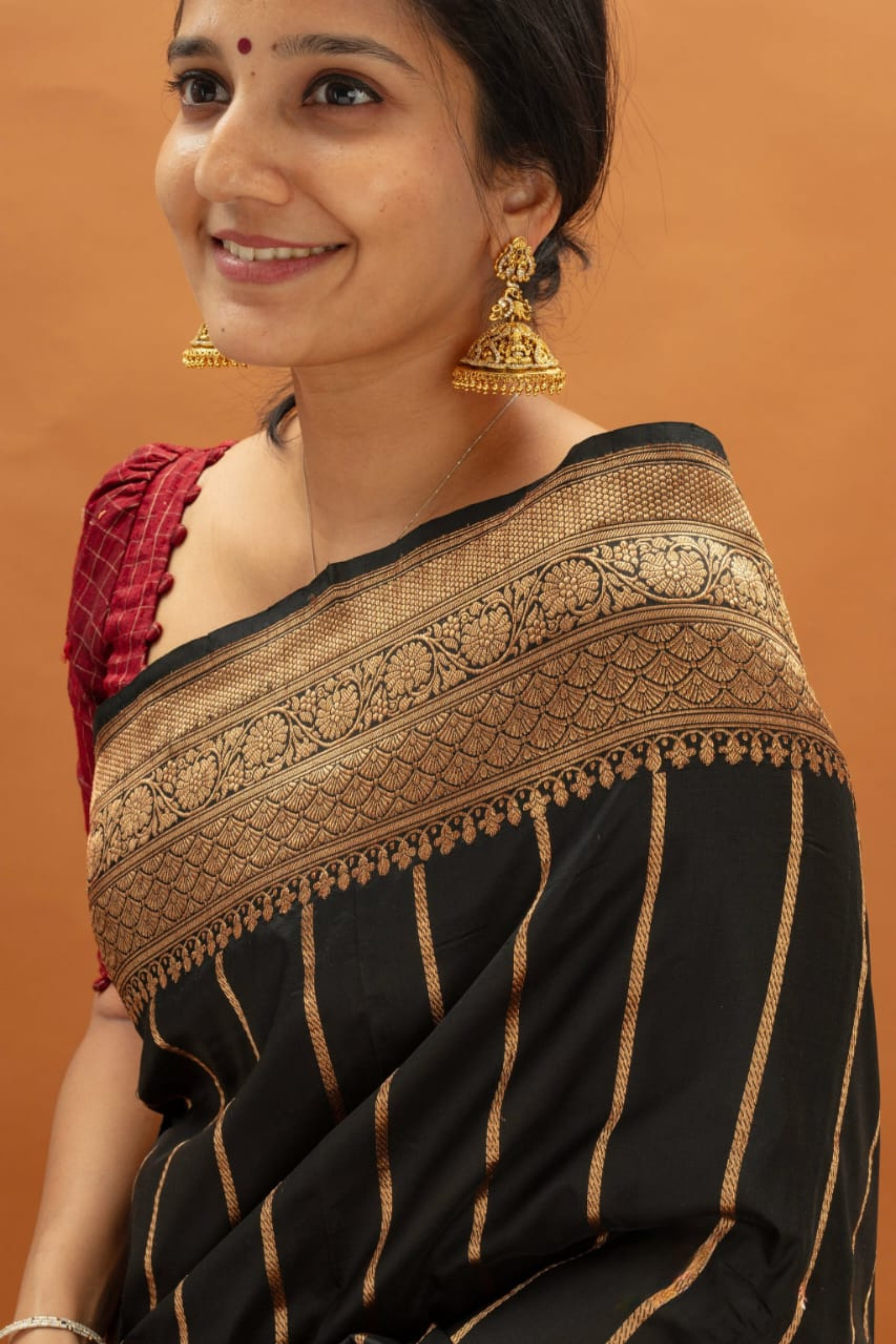 Noir Eclipse - Handwoven Silk Saree