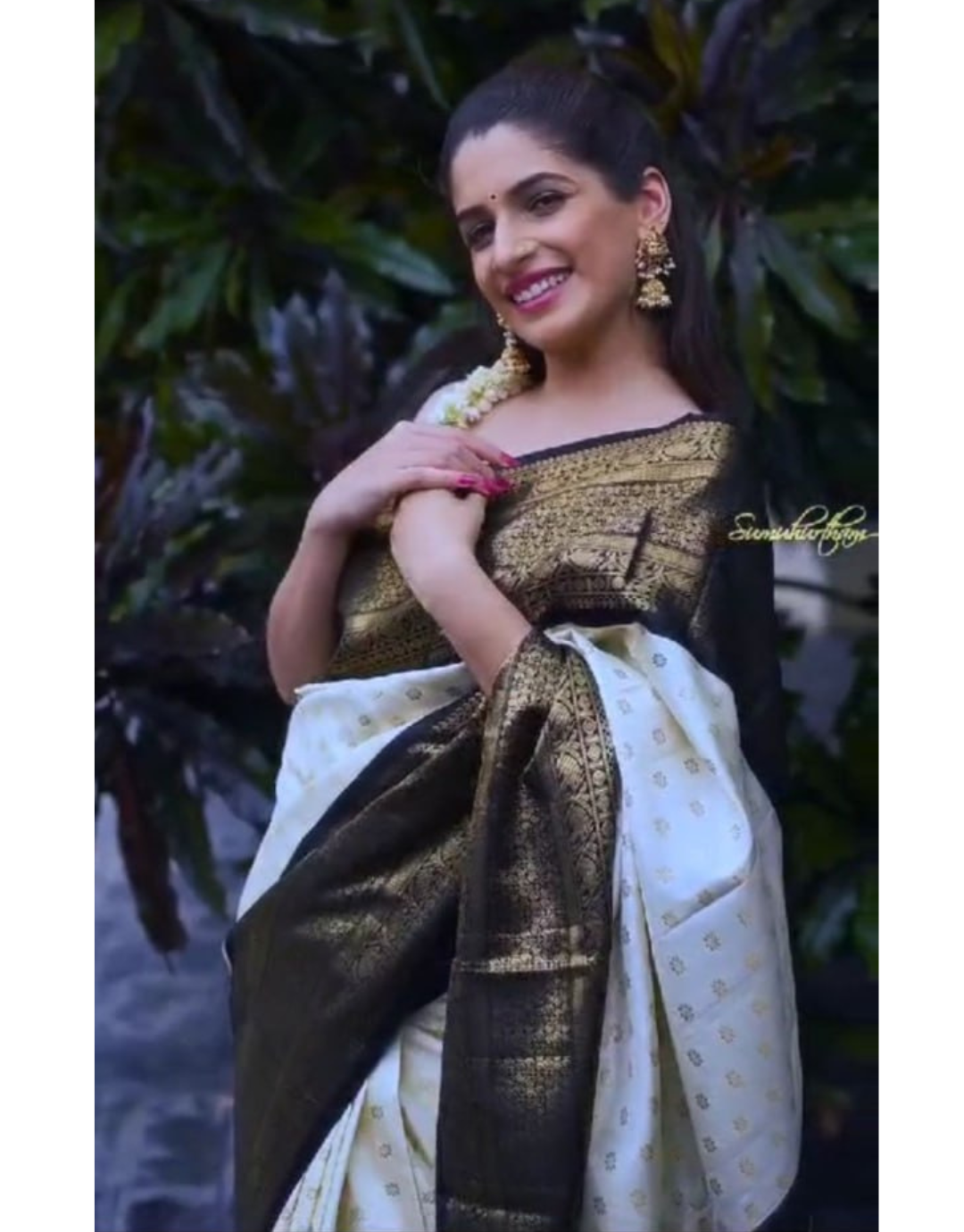 Vini White Banarasi Soft Silk Saree