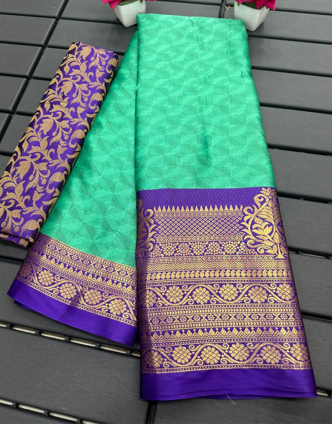 Neela Bottol Green Cotton Silk Saree