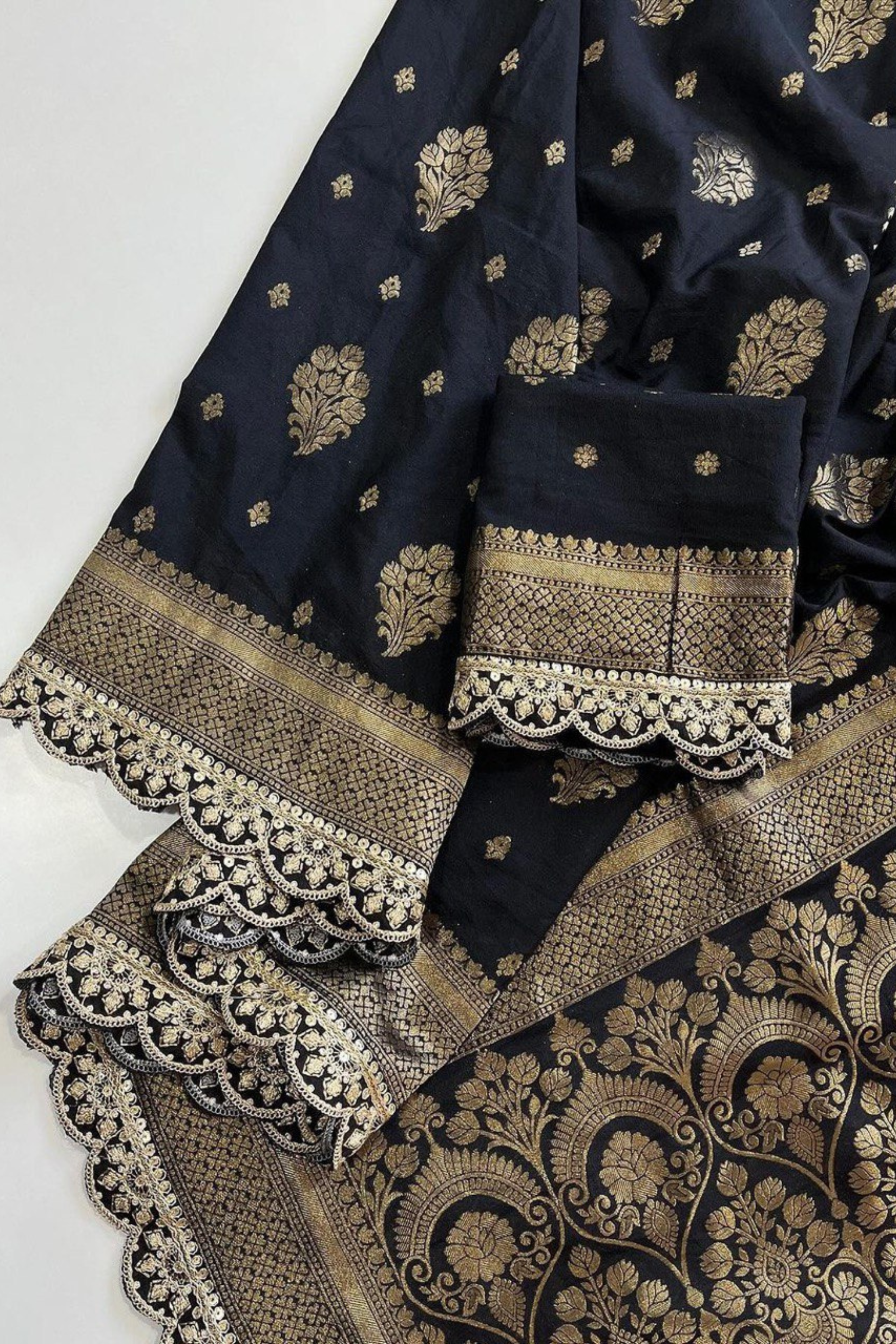 Midnight Elegeanc - Zari Woven Saree