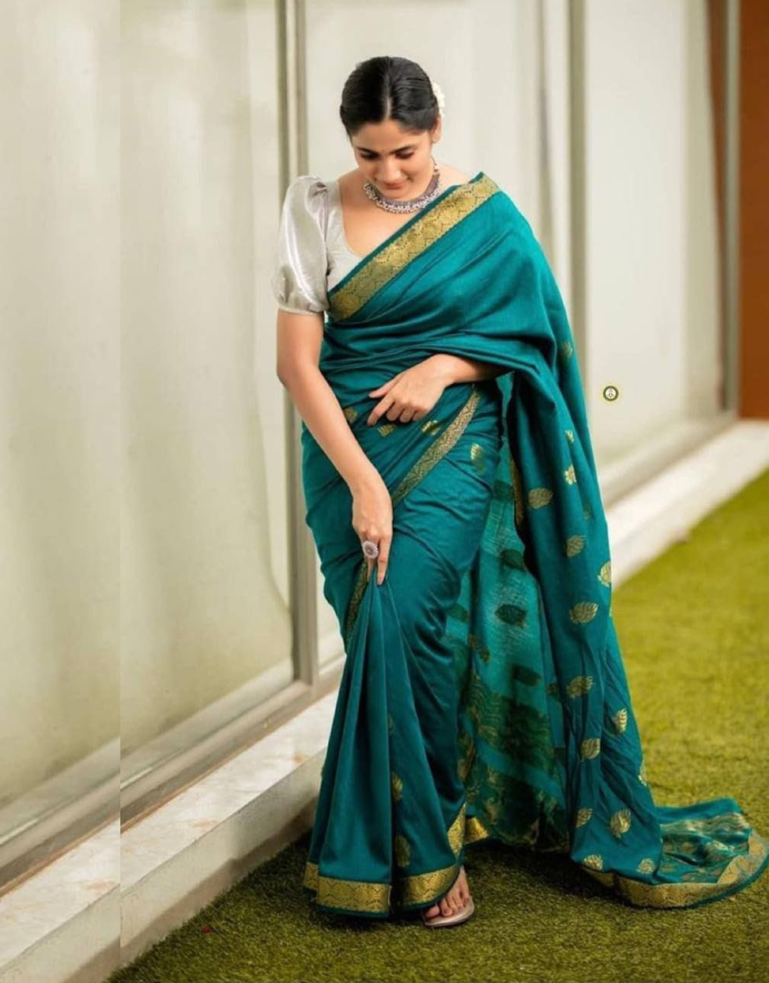 Nita Sherwood Green Banarasi Silk Saree With Attached Blouse