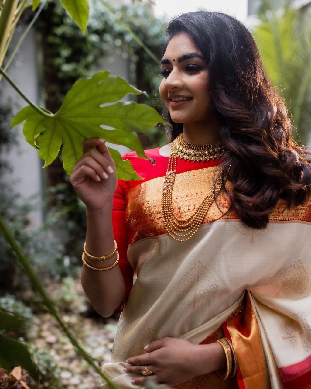 Vaishali White-Red Banarasi Silk Saree