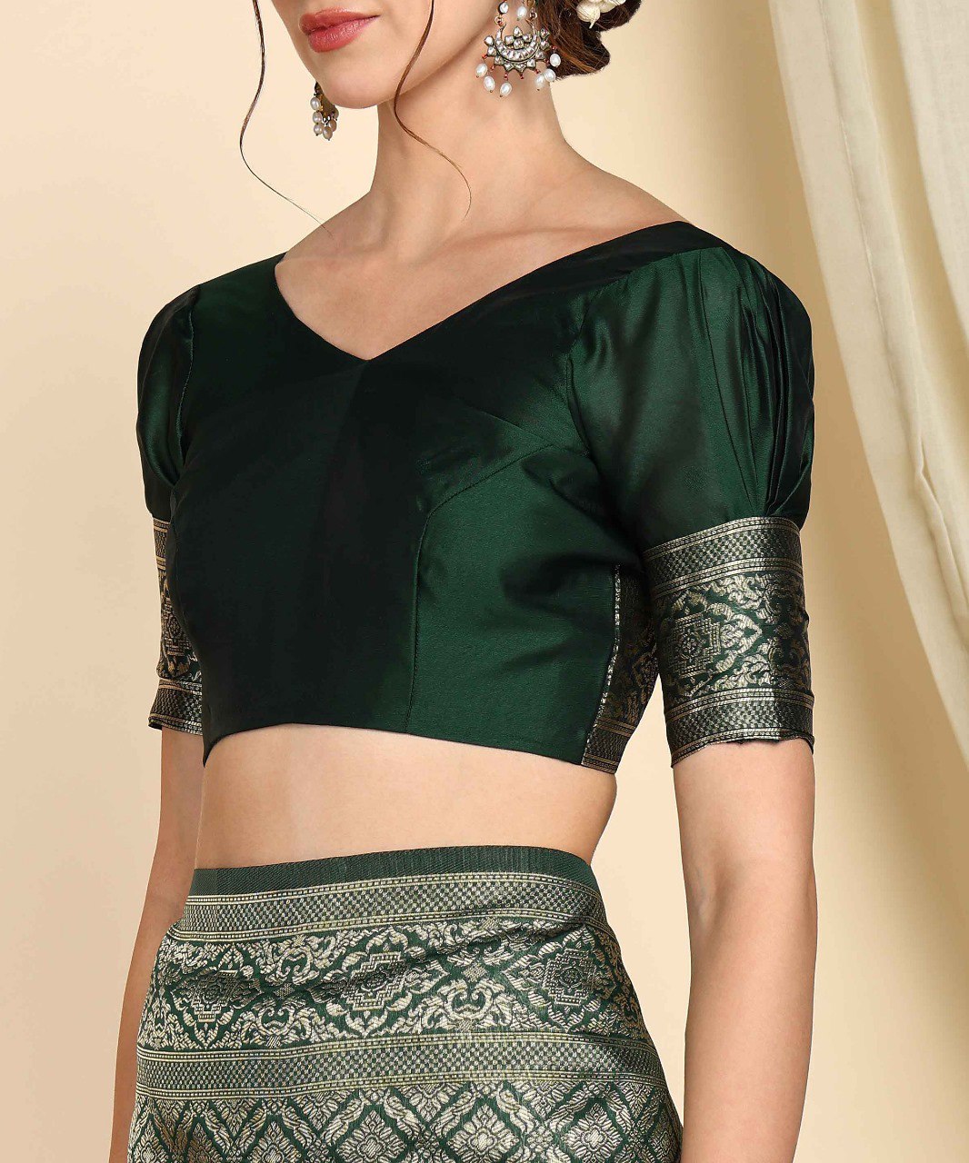 Emerald Heritage Elegance Soft Banarasi Silk Saree WIth Fabulouse Blouse