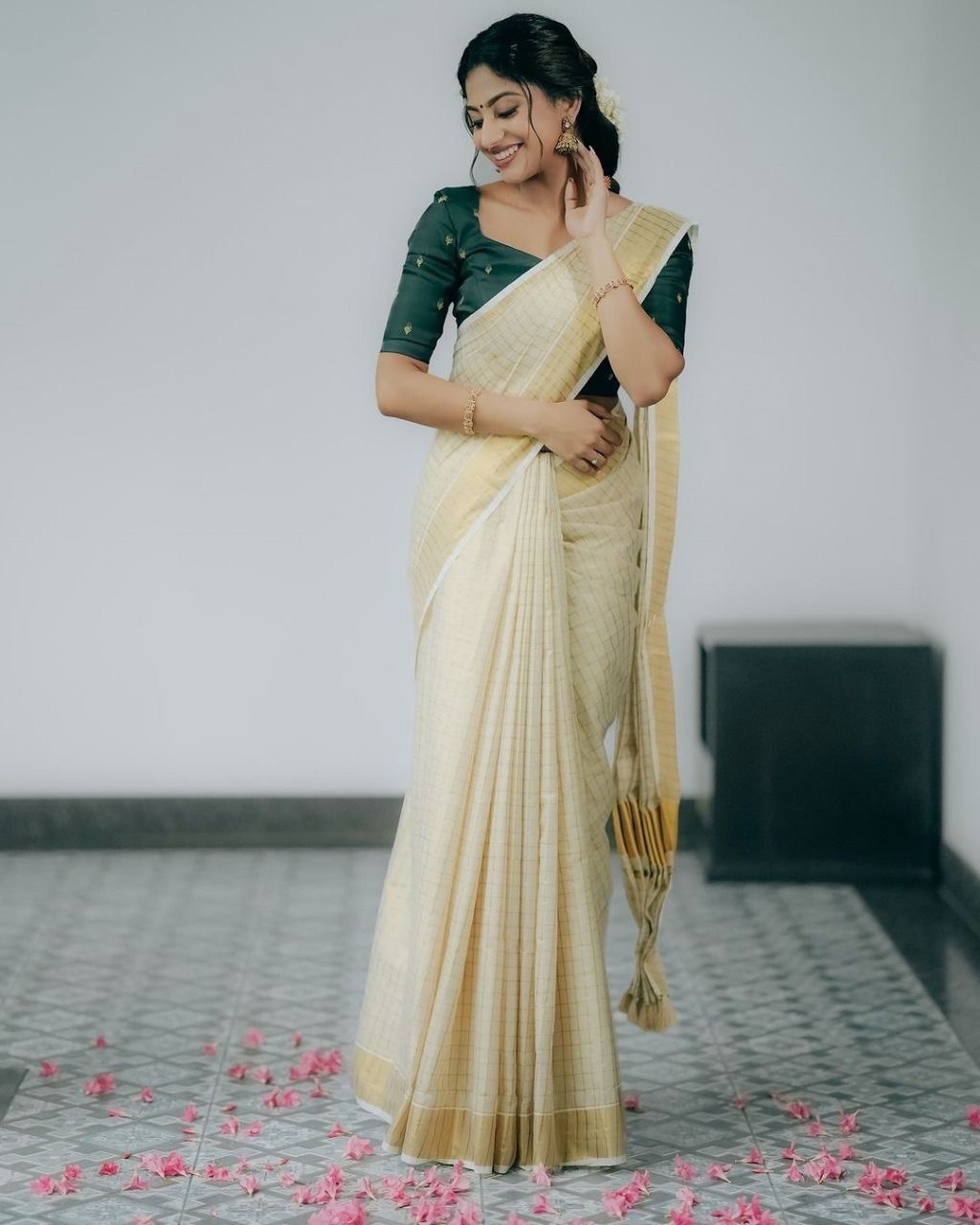 Heer Off White Kanchipuram Silk Saree