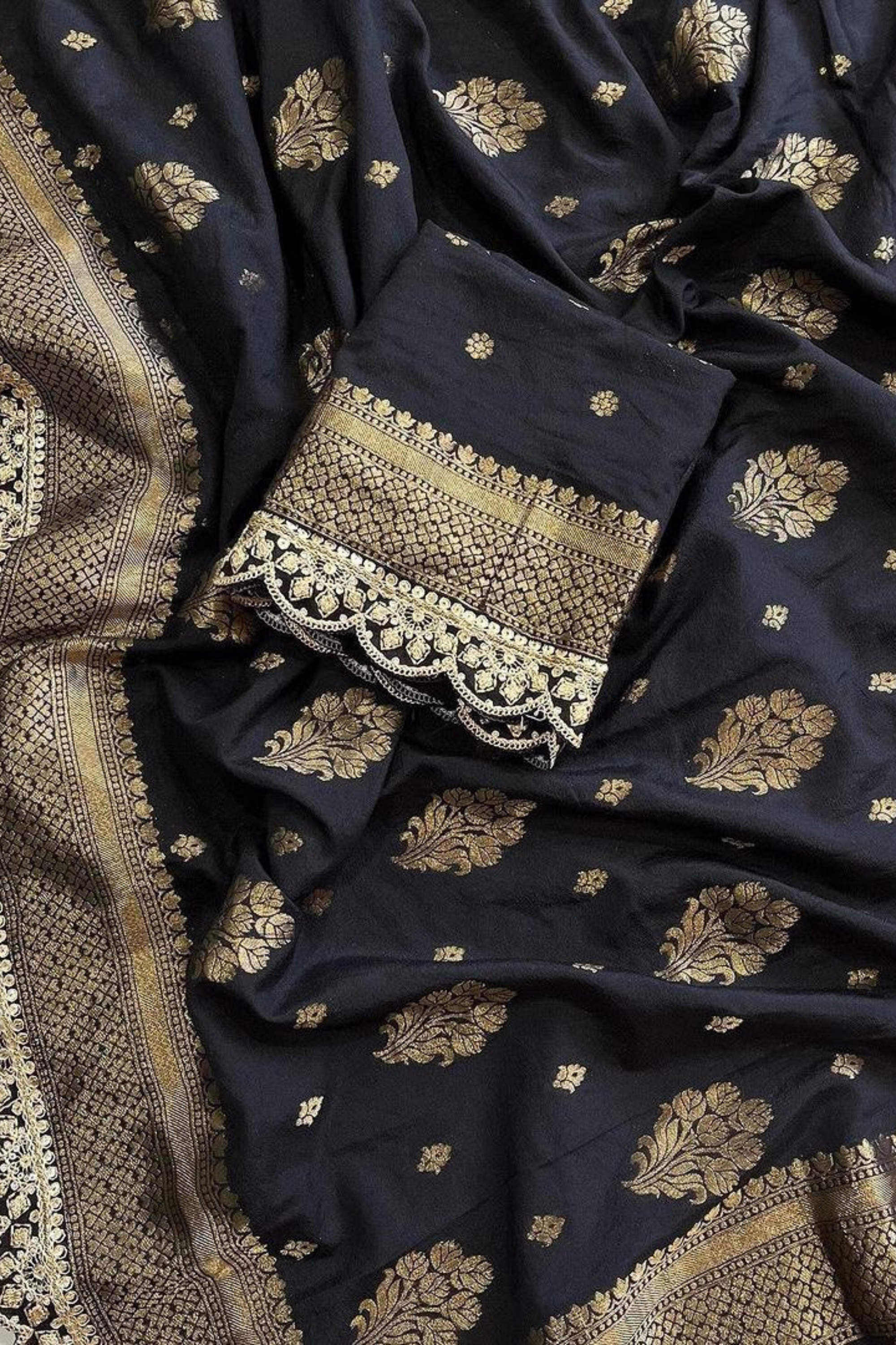 Midnight Elegeanc - Zari Woven Saree