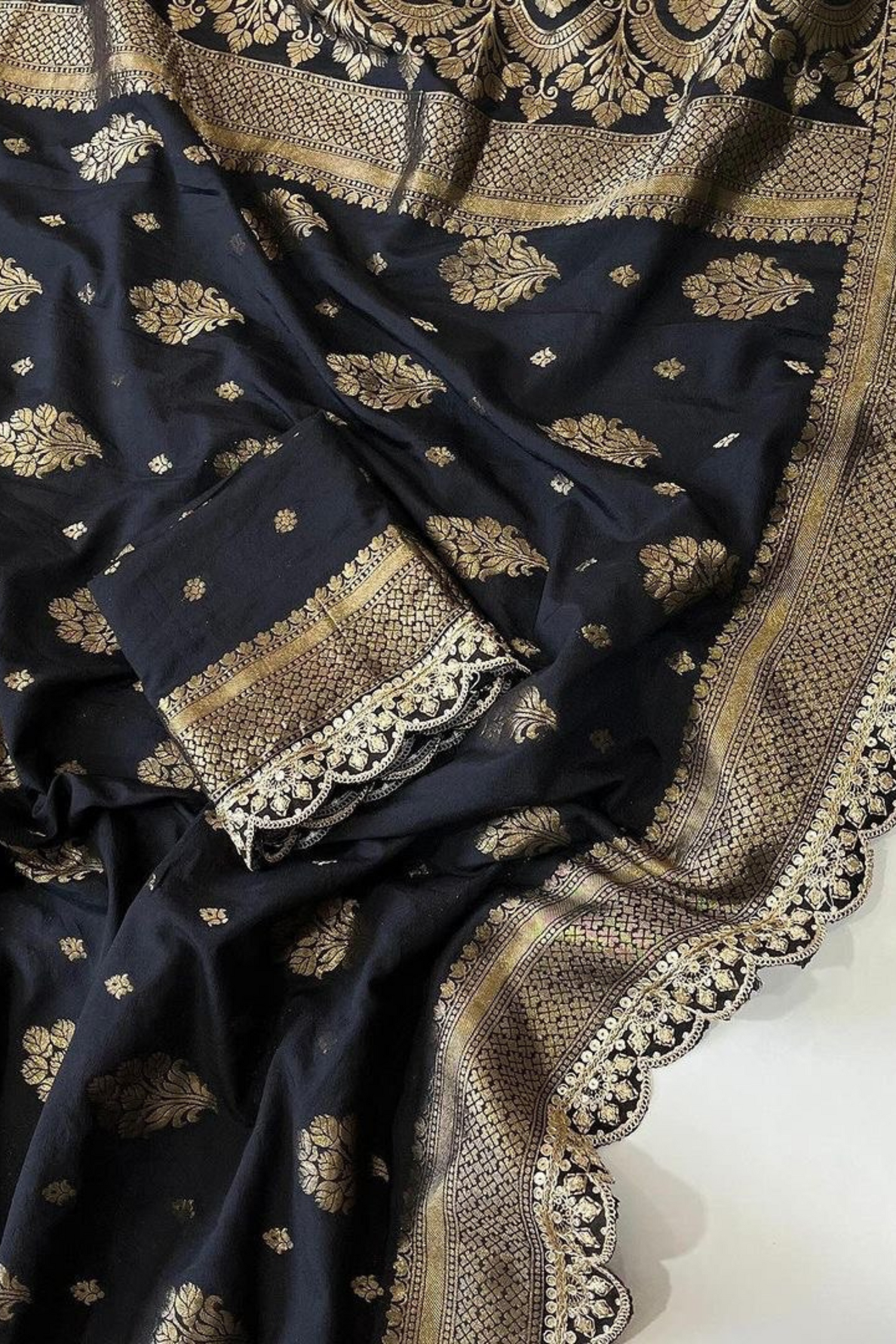 Midnight Elegeanc - Zari Woven Saree