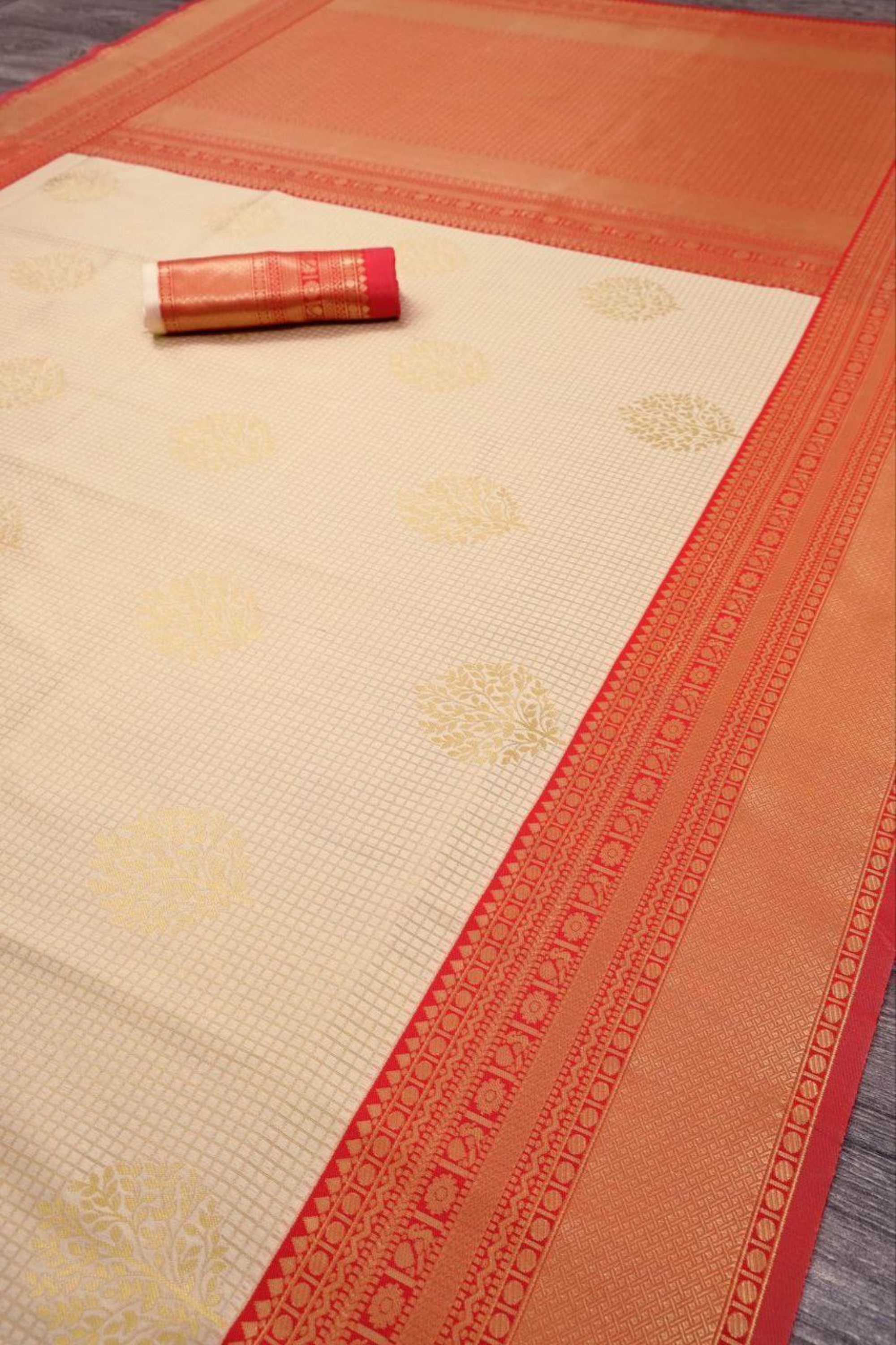 Meadow Cascade - Lichi Soft Silk Saree