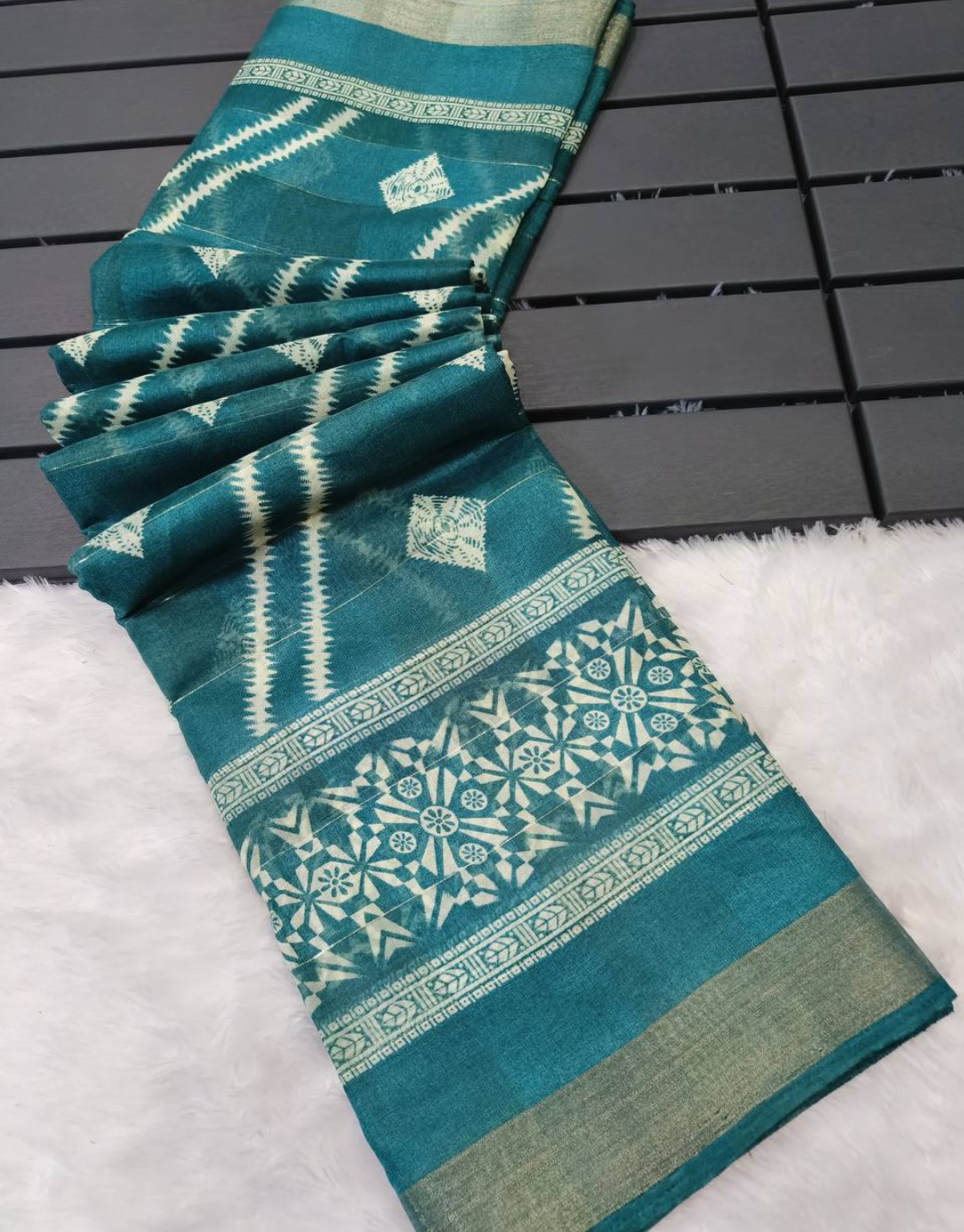 Rajvi Sea Green Cotton Saree