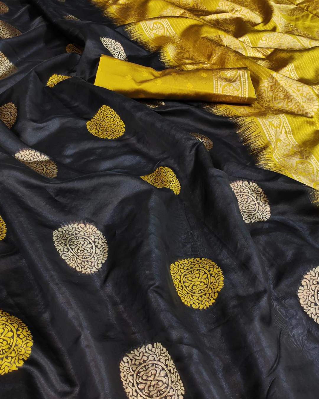 Meghavi Black Soft Silk Saree With Attached Blouse