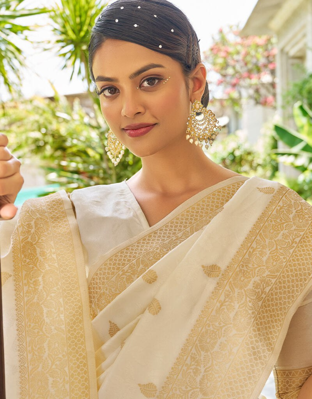 White Daisy Kanjivaram Silk Saree