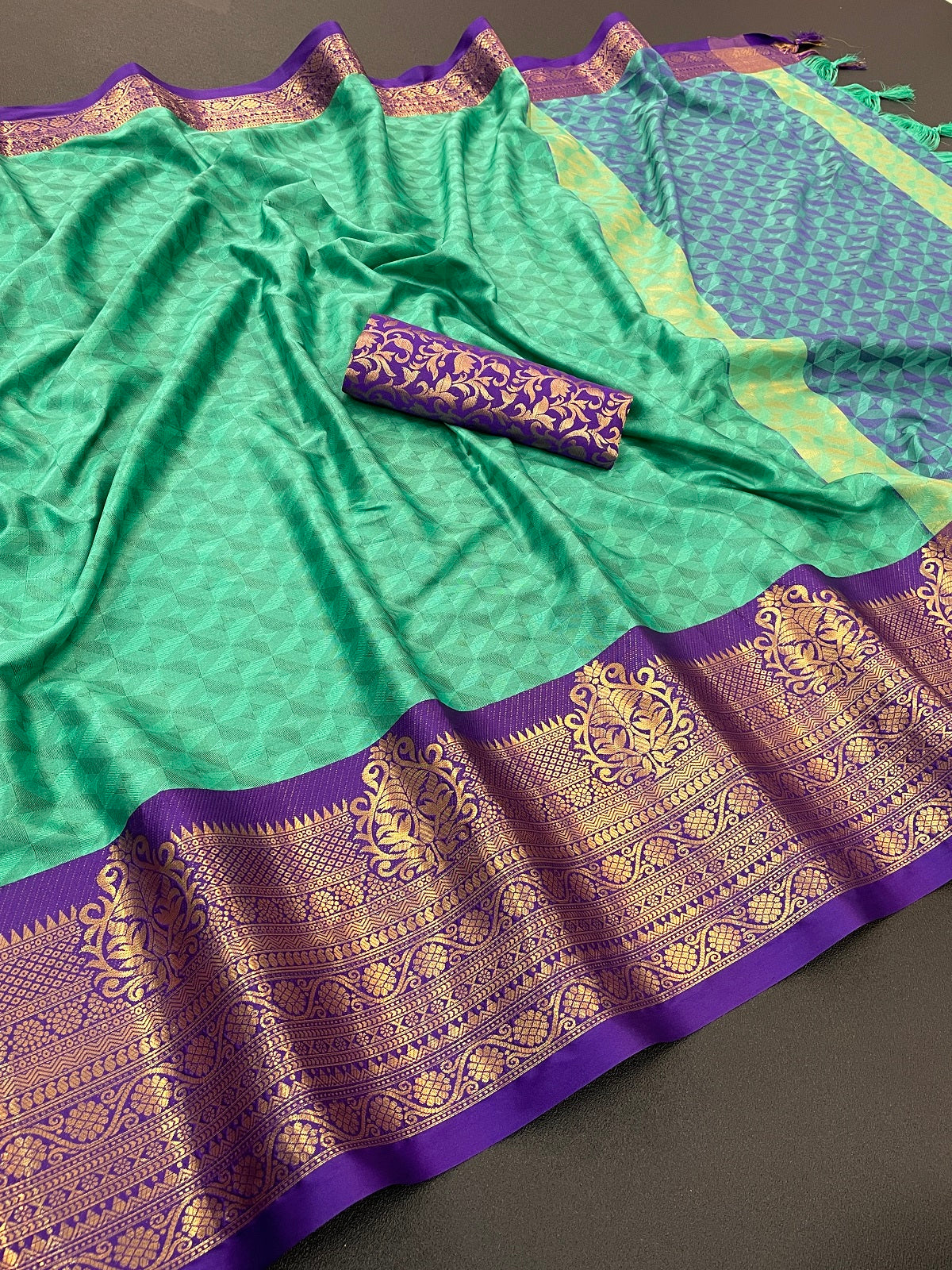 Neela Bottol Green Cotton Silk Saree