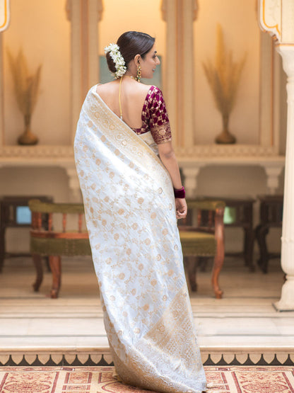 Hira White Banarasi Silk Saree With Amazing Blouse Piece